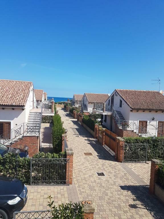 Willa Mansarda Camelie Via Dei Normanni, 45 Campofelice Di Roccella Zewnętrze zdjęcie