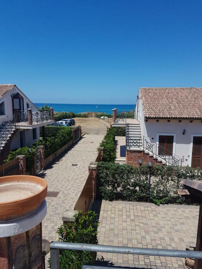 Willa Mansarda Camelie Via Dei Normanni, 45 Campofelice Di Roccella Zewnętrze zdjęcie