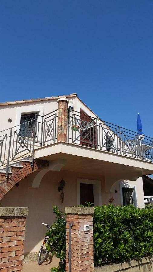 Willa Mansarda Camelie Via Dei Normanni, 45 Campofelice Di Roccella Zewnętrze zdjęcie